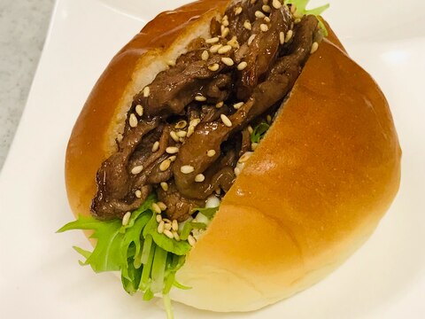 バターロールパンで焼き肉サンドお弁当にも♪